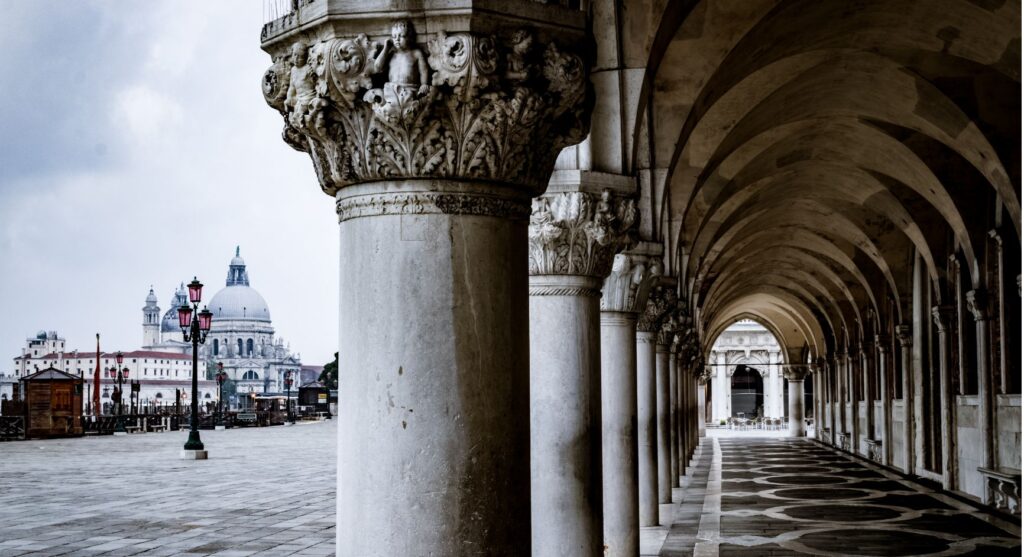 dóžecí palác v Benátkách exteriér